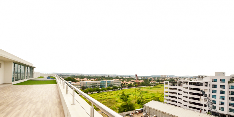 Oficina en alquiler en Los Arcos Plaza sector Samborondón GeoBienes - Oficina en alquiler en Los Arcos Plaza sector Samborondón - Plusvalia Guayaquil Casas de venta y alquiler Inmobiliaria Ecuador