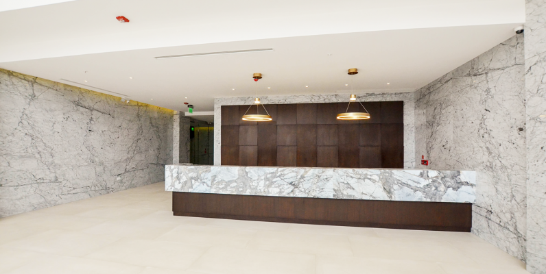 Oficina en alquiler en Los Arcos Plaza sector Samborondón GeoBienes - Oficina en alquiler en Los Arcos Plaza sector Samborondón - Plusvalia Guayaquil Casas de venta y alquiler Inmobiliaria Ecuador