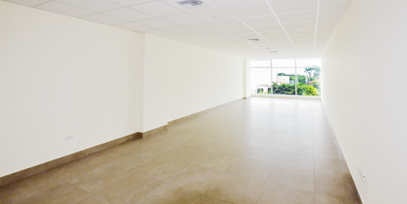 Oficina en alquiler en Los Arcos Plaza sector Samborondón GeoBienes - Oficina en alquiler en Los Arcos Plaza sector Samborondón - Plusvalia Guayaquil Casas de venta y alquiler Inmobiliaria Ecuador