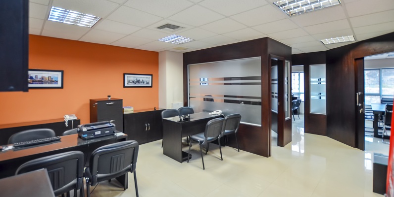 Oficina en alquiler en Parque Empresarial Colón sector norte de Guayaquil GeoBienes - Oficina en alquiler en Parque Empresarial Colón sector norte de Guayaquil - Plusvalia Guayaquil Casas de venta y alquiler Inmobiliaria Ecuador