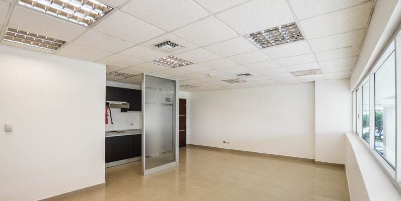 Oficina en alquiler en Parque Empresarial Colón sector norte de Guayaquil GeoBienes - Oficina en alquiler en Parque Empresarial Colón sector norte de Guayaquil - Plusvalia Guayaquil Casas de venta y alquiler Inmobiliaria Ecuador