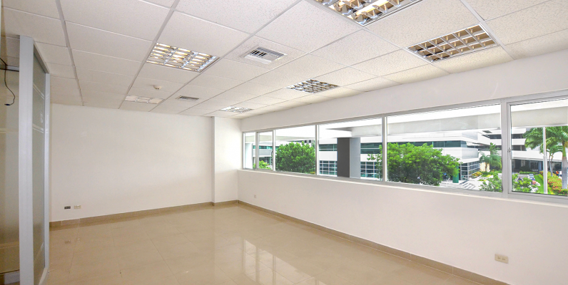 Oficina en alquiler en Parque Empresarial Colón sector norte de Guayaquil GeoBienes - Oficina en alquiler en Parque Empresarial Colón sector norte de Guayaquil - Plusvalia Guayaquil Casas de venta y alquiler Inmobiliaria Ecuador
