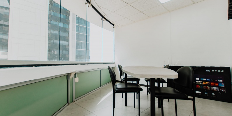 Oficina en alquiler en The Point, Puerto Santa Ana GeoBienes - Oficina en alquiler en The Point, Puerto Santa Ana - Plusvalia Guayaquil Casas de venta y alquiler Inmobiliaria Ecuador