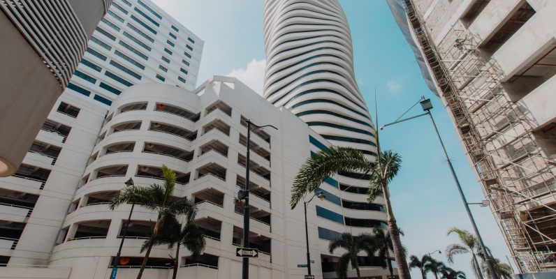 Oficina en alquiler en The Point, Puerto Santa Ana GeoBienes - Oficina en alquiler en The Point, Puerto Santa Ana - Plusvalia Guayaquil Casas de venta y alquiler Inmobiliaria Ecuador