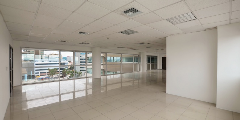 GeoBienes - Oficina en alquiler en Torres del Mall sector norte de Guayaquil - Plusvalia Guayaquil Casas de venta y alquiler Inmobiliaria Ecuador