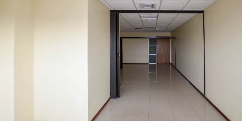 Oficina en alquiler en Trade Building sector norte de Guayaquil GeoBienes - Oficina en alquiler en Trade Building sector norte de Guayaquil - Plusvalia Guayaquil Casas de venta y alquiler Inmobiliaria Ecuador