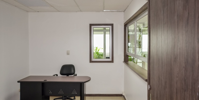 Oficina en alquiler en Trade Building sector norte de Guayaquil GeoBienes - Oficina en alquiler en Trade Building sector norte de Guayaquil - Plusvalia Guayaquil Casas de venta y alquiler Inmobiliaria Ecuador