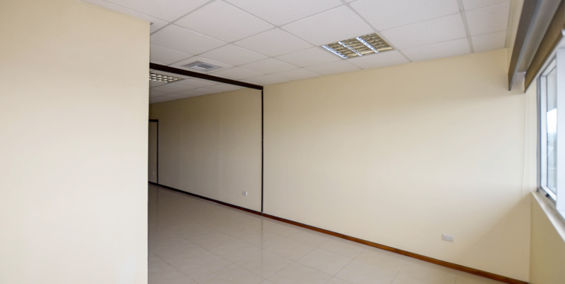 Oficina en alquiler en Trade Building sector norte de Guayaquil GeoBienes - Oficina en alquiler en Trade Building sector norte de Guayaquil - Plusvalia Guayaquil Casas de venta y alquiler Inmobiliaria Ecuador