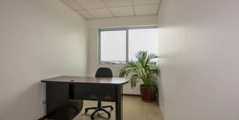 Oficina en alquiler en Trade Building sector norte de Guayaquil GeoBienes - Oficina en alquiler en Trade Building sector norte de Guayaquil - Plusvalia Guayaquil Casas de venta y alquiler Inmobiliaria Ecuador