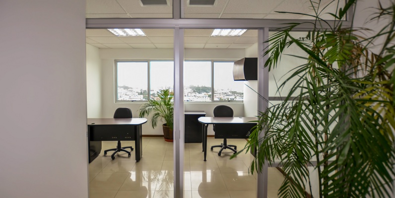 Oficina en alquiler en Trade Building sector norte de Guayaquil GeoBienes - Oficina en alquiler en Trade Building sector norte de Guayaquil - Plusvalia Guayaquil Casas de venta y alquiler Inmobiliaria Ecuador