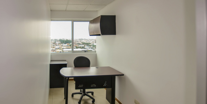 GeoBienes - Oficina en alquiler en Trade Building sector norte de Guayaquil - Plusvalia Guayaquil Casas de venta y alquiler Inmobiliaria Ecuador