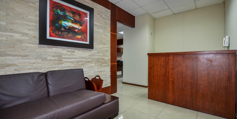 GeoBienes - Oficina en alquiler en Trade Building sector norte de Guayaquil - Plusvalia Guayaquil Casas de venta y alquiler Inmobiliaria Ecuador