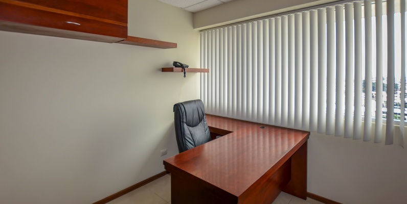 Oficina en alquiler en Trade Building sector norte de Guayaquil GeoBienes - Oficina en venta en Trade Building sector norte de Guayaquil - Plusvalia Guayaquil Casas de venta y alquiler Inmobiliaria Ecuador