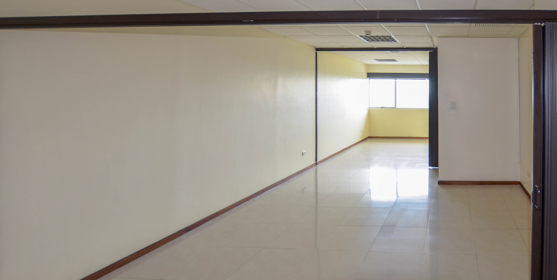 Oficina en alquiler en Trade Building sector norte de Guayaquil GeoBienes - Oficina en alquiler en Trade Building sector norte de Guayaquil - Plusvalia Guayaquil Casas de venta y alquiler Inmobiliaria Ecuador