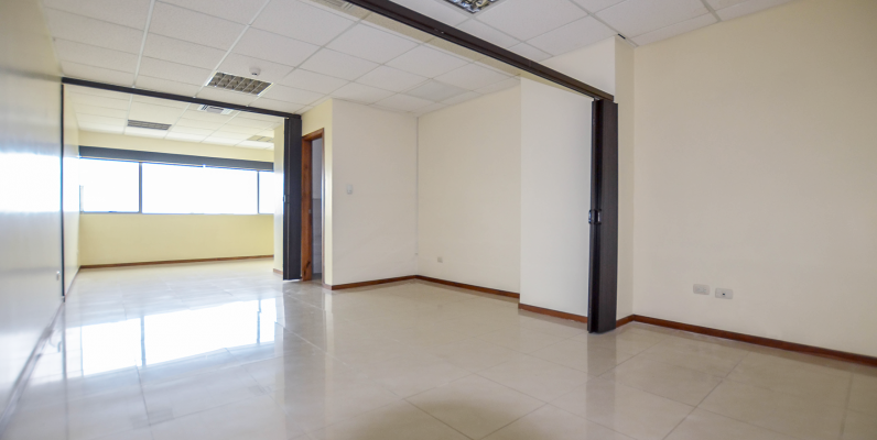Oficina en alquiler en Trade Building sector norte de Guayaquil GeoBienes - Oficina en alquiler en Trade Building sector norte de Guayaquil - Plusvalia Guayaquil Casas de venta y alquiler Inmobiliaria Ecuador
