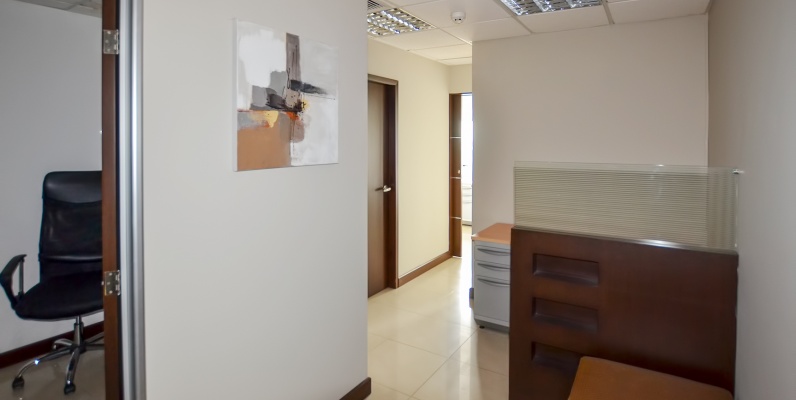 Oficina en alquiler en Trade Building sector norte de Guayaquil GeoBienes - Oficina en alquiler en Trade Building sector norte de Guayaquil - Plusvalia Guayaquil Casas de venta y alquiler Inmobiliaria Ecuador