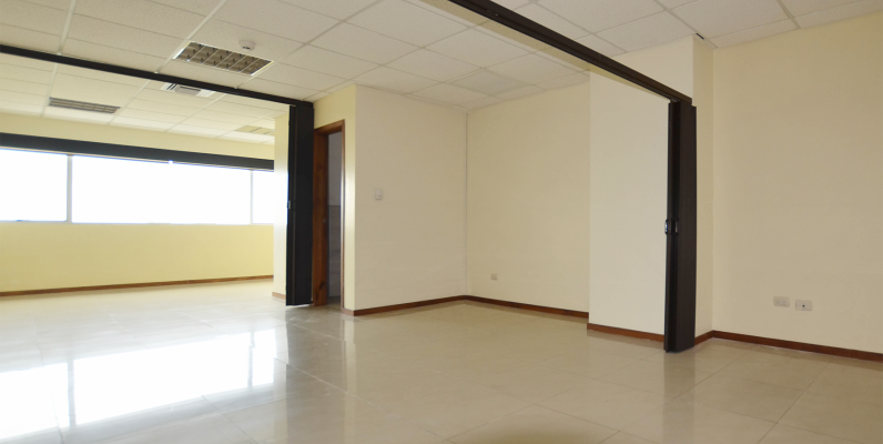 GeoBienes - Oficina en alquiler en Trade Building sector norte de Guayaquil - Plusvalia Guayaquil Casas de venta y alquiler Inmobiliaria Ecuador