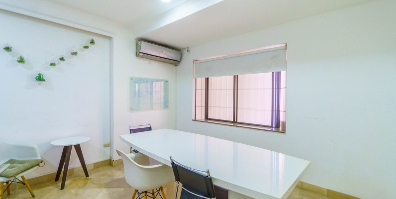Oficina en alquiler planta alta ubicado en Urdesa, Norte de Guayaquil GeoBienes - Oficina en alquiler planta alta ubicado en Urdesa, Norte de Guayaquil - Plusvalia Guayaquil Casas de venta y alquiler Inmobiliaria Ecuador