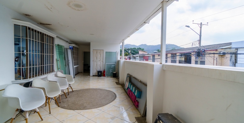 Oficina en alquiler planta alta ubicado en Urdesa, Norte de Guayaquil GeoBienes - Oficina en alquiler planta alta ubicado en Urdesa, Norte de Guayaquil - Plusvalia Guayaquil Casas de venta y alquiler Inmobiliaria Ecuador