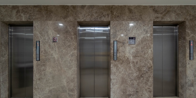 Oficina en venta Sky Building, dos estacionamientos, Norte de Guayaquil GeoBienes - Oficina en alquiler Sky Building, dos estacionamientos, Norte de Guayaquil - Plusvalia Guayaquil Casas de venta y alquiler Inmobiliaria Ecuador