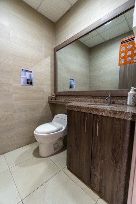 Oficina en venta Sky Building, dos estacionamientos, Norte de Guayaquil GeoBienes - Oficina en alquiler Sky Building, dos estacionamientos, Norte de Guayaquil - Plusvalia Guayaquil Casas de venta y alquiler Inmobiliaria Ecuador