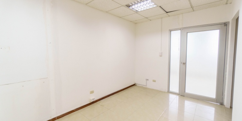 GeoBienes - Oficina en alquiler, Trade Building, zona Mall del Sol - Plusvalia Guayaquil Casas de venta y alquiler Inmobiliaria Ecuador