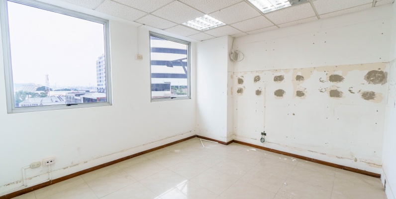GeoBienes - Oficina en alquiler, Trade Building, zona Mall del Sol - Plusvalia Guayaquil Casas de venta y alquiler Inmobiliaria Ecuador