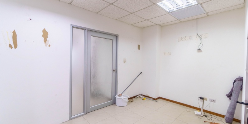GeoBienes - Oficina en alquiler, Trade Building, zona Mall del Sol - Plusvalia Guayaquil Casas de venta y alquiler Inmobiliaria Ecuador