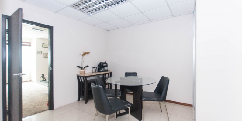 Oficina en alquiler ubicada en Edificio Trade Building GeoBienes - Oficina en alquiler ubicada en Edificio Trade Building - Plusvalia Guayaquil Casas de venta y alquiler Inmobiliaria Ecuador