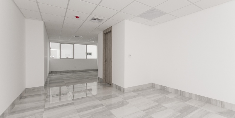 Oficina en alquiler ubicada en el Edificio Platinium II, Samborondón GeoBienes - Oficina en alquiler ubicada en el Edificio Platinum II, Samborondón - Plusvalia Guayaquil Casas de venta y alquiler Inmobiliaria Ecuador