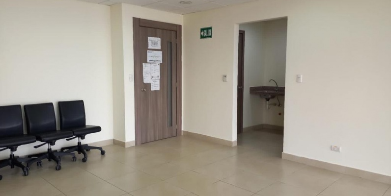 Oficina en alquiler ubicada en el Edificio Sky Building, Norte de Guayaquil GeoBienes - Oficina en alquiler ubicada en el Edificio Sky Building, Norte de Guayaquil - Plusvalia Guayaquil Casas de venta y alquiler Inmobiliaria Ecuador
