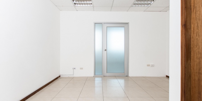 Oficina en alquiler ubicada en el Edificio Trade Building GeoBienes - Oficina en alquiler ubicada en el Edificio Trade Building - Plusvalia Guayaquil Casas de venta y alquiler Inmobiliaria Ecuador