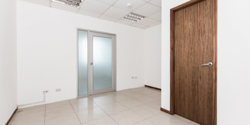 Oficina en alquiler ubicada en el Edificio Trade Building GeoBienes - Oficina en alquiler ubicada en el Edificio Trade Building - Plusvalia Guayaquil Casas de venta y alquiler Inmobiliaria Ecuador