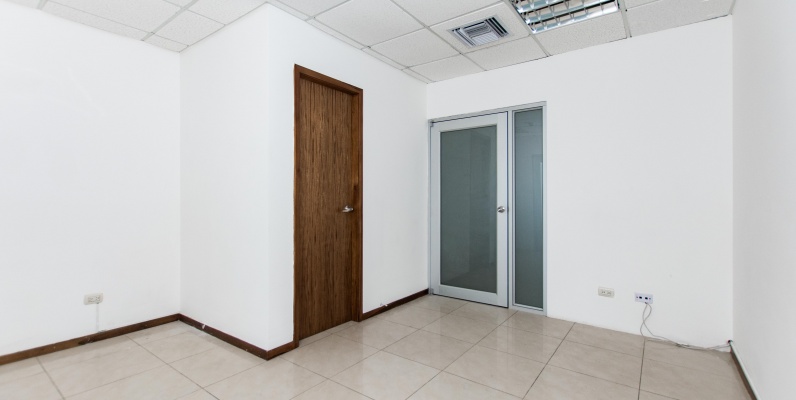 Oficina en alquiler ubicada en el Edificio Trade Building GeoBienes - Oficina en alquiler ubicada en el Edificio Trade Building - Plusvalia Guayaquil Casas de venta y alquiler Inmobiliaria Ecuador