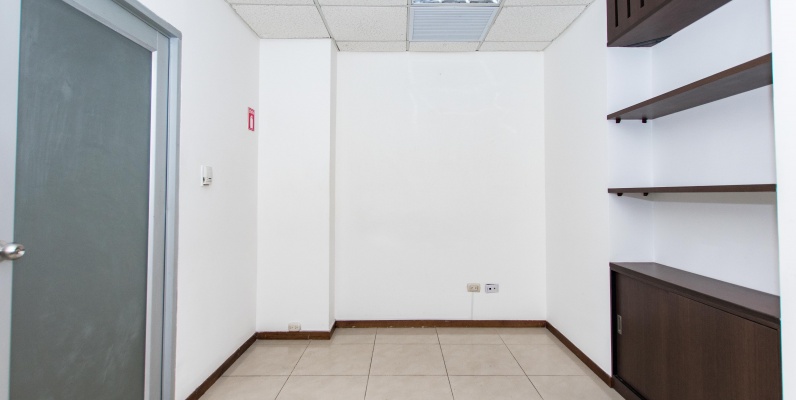 Oficina en alquiler ubicada en el Edificio Trade Building GeoBienes - Oficina en alquiler ubicada en el Edificio Trade Building - Plusvalia Guayaquil Casas de venta y alquiler Inmobiliaria Ecuador