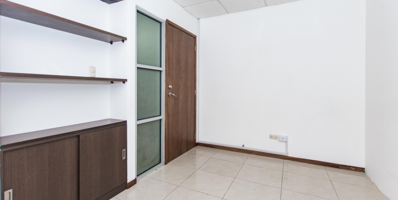 Oficina en alquiler ubicada en el Edificio Trade Building GeoBienes - Oficina en alquiler ubicada en el Edificio Trade Building - Plusvalia Guayaquil Casas de venta y alquiler Inmobiliaria Ecuador