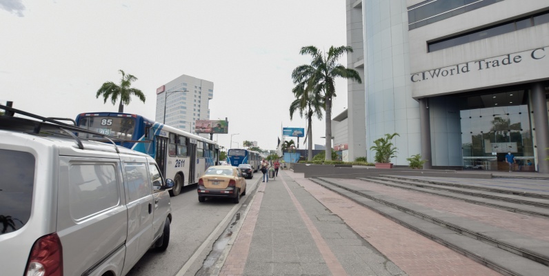 GeoBienes - Oficina en alquiler ubicada en el Edificio World Trade Center - Plusvalia Guayaquil Casas de venta y alquiler Inmobiliaria Ecuador