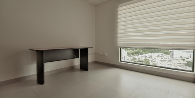 Oficina en alquiler ubicada en el Edificio World Trade Center GeoBienes - Oficina en alquiler ubicada en el Edificio World Trade Center - Plusvalia Guayaquil Casas de venta y alquiler Inmobiliaria Ecuador