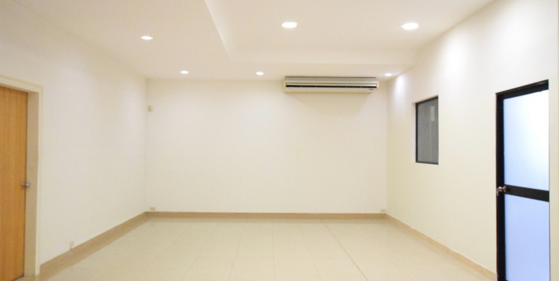 Oficina en alquiler ubicada en el Norte de Guayaquil GeoBienes - Oficina en alquiler ubicada en Cdla. Naval Norte - Plusvalia Guayaquil Casas de venta y alquiler Inmobiliaria Ecuador