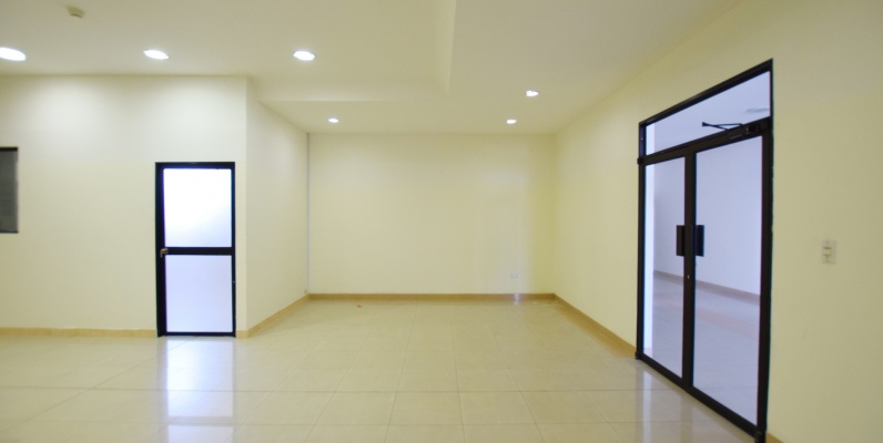 Oficina en alquiler ubicada en el Norte de Guayaquil GeoBienes - Oficina en alquiler ubicada en Cdla. Naval Norte - Plusvalia Guayaquil Casas de venta y alquiler Inmobiliaria Ecuador