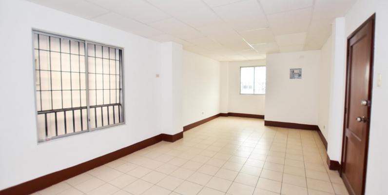 Oficina en alquiler ubicada en Metropolis II, Autopista Terminal Terrestre GeoBienes - Oficina en alquiler ubicada en Metropolis II, Autopista Terminal Terrestre - Plusvalia Guayaquil Casas de venta y alquiler Inmobiliaria Ecuador