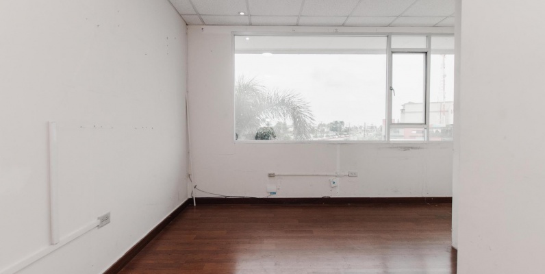 Oficina en alquiler ubicada en Samborondón Plaza, Samborondón GeoBienes - Oficina en alquiler ubicada en Samborondón Plaza, Samborondón - Plusvalia Guayaquil Casas de venta y alquiler Inmobiliaria Ecuador