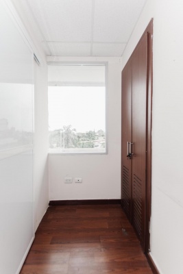 Oficina en alquiler ubicada en Samborondón Plaza, Samborondón GeoBienes - Oficina en alquiler ubicada en Samborondón Plaza, Samborondón - Plusvalia Guayaquil Casas de venta y alquiler Inmobiliaria Ecuador