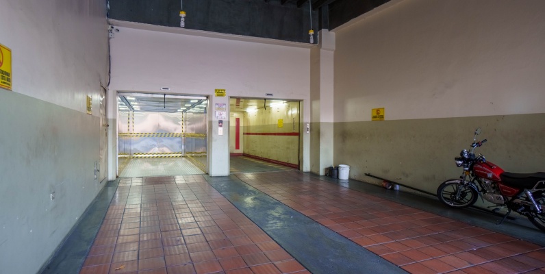 Oficina en alquiler ubicado en Edificio Induauto, Centro de Guayaquil GeoBienes - Oficina en alquiler ubicado en Edificio Induauto, Centro de Guayaquil - Plusvalia Guayaquil Casas de venta y alquiler Inmobiliaria Ecuador