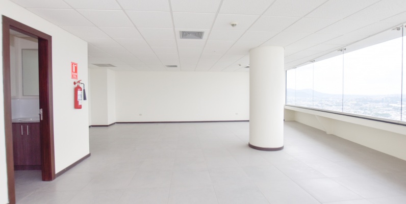 Oficina en alquiler ubicado en el Edificio The Point, Puerto Santa Ana GeoBienes - Oficina en alquiler ubicado en el Edificio The Point, Puerto Santa Ana - Plusvalia Guayaquil Casas de venta y alquiler Inmobiliaria Ecuador