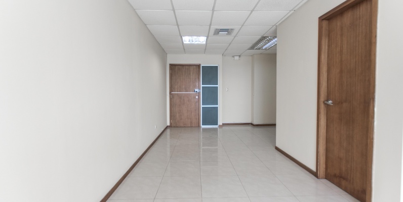 Oficina en alquiler ubicado en el Edificio Trade Building GeoBienes - Oficina en alquiler ubicado en el Edificio Trade Building - Plusvalia Guayaquil Casas de venta y alquiler Inmobiliaria Ecuador