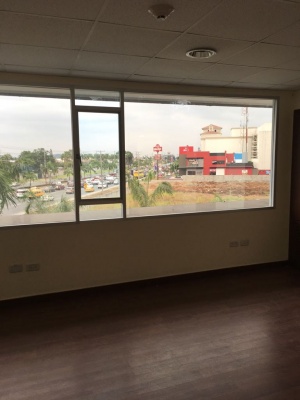 GeoBienes - Oficina en en alquiler en Edificio Samborondón Plaza Samborondón - Plusvalia Guayaquil Casas de venta y alquiler Inmobiliaria Ecuador