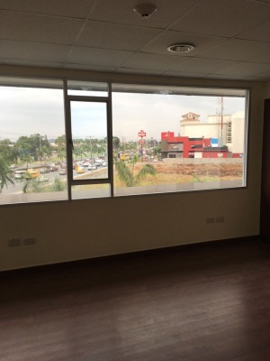 Oficina en Samboróndon Plaza GeoBienes - Oficina en en alquiler en Edificio Samborondón Plaza Samborondón - Plusvalia Guayaquil Casas de venta y alquiler Inmobiliaria Ecuador