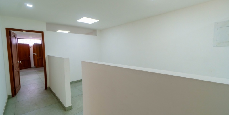 Oficina en alquiler ubicado en Condominio El Bucanero, Centro de Guayaquil GeoBienes - Oficina en venta, Av Las Américas, Edificio de Oficinas El Bucanero - Plusvalia Guayaquil Casas de venta y alquiler Inmobiliaria Ecuador
