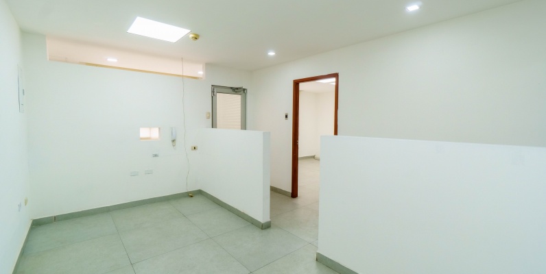 Oficina en alquiler ubicado en Condominio El Bucanero, Centro de Guayaquil GeoBienes - Oficina en venta, Av Las Américas, Edificio de Oficinas El Bucanero - Plusvalia Guayaquil Casas de venta y alquiler Inmobiliaria Ecuador
